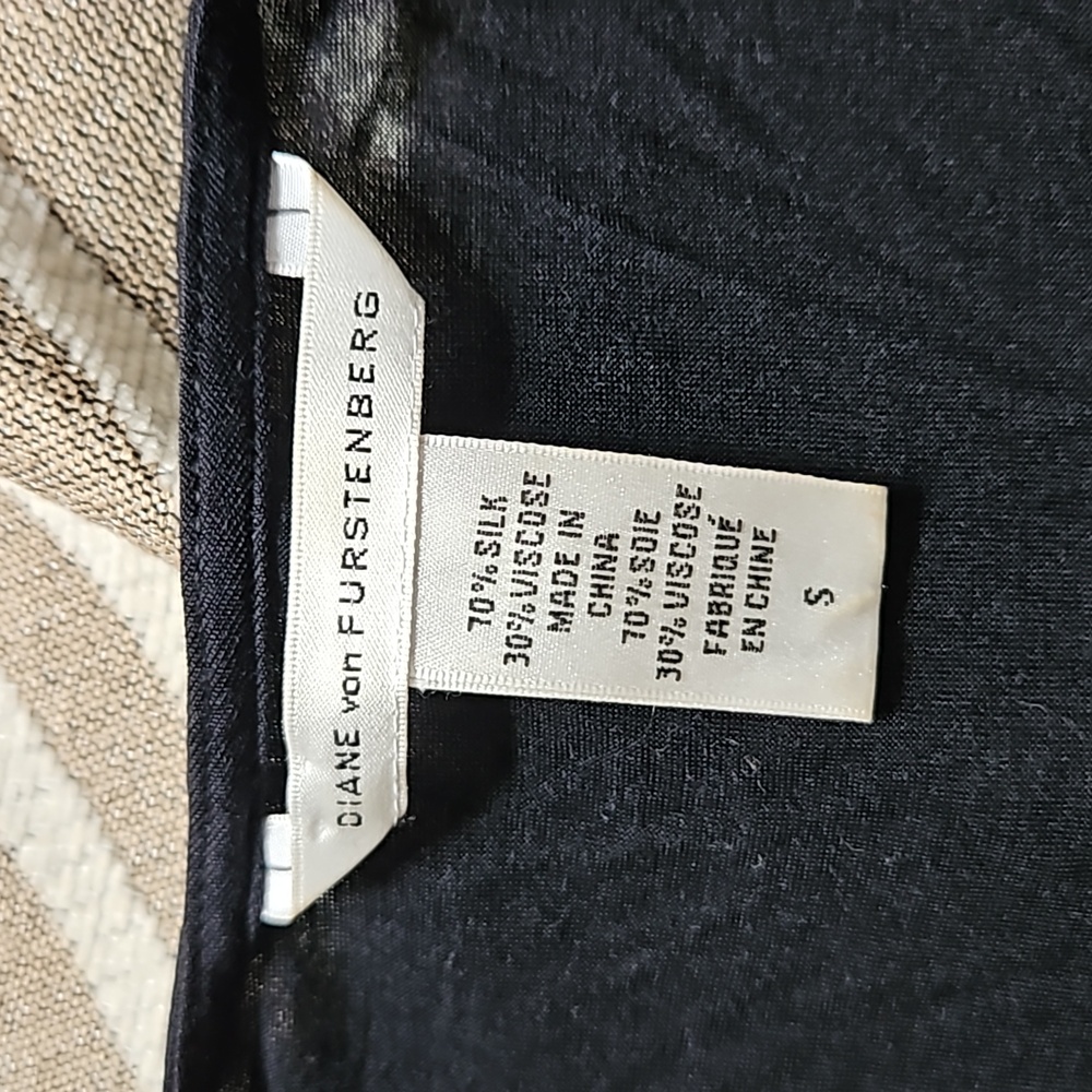 Diane Von Furstenberg silk blend shirt, sz S - Picture 2 of 3